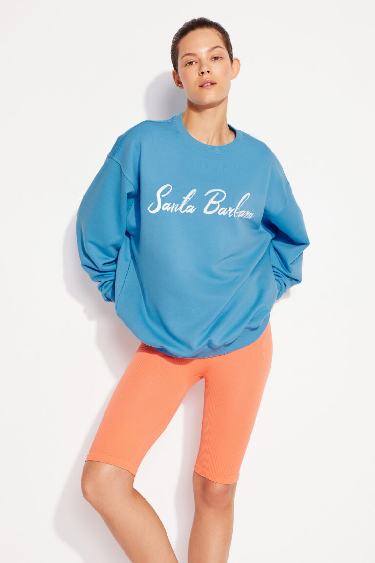 Термобелье, свитшоты и ветровки: правильно одеться и дальше тренироваться – вот спортивная база на осень.