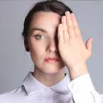 Можно ли экономить на уходовой косметике и как это делать правильно – объясняет эксперт.