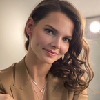 Не выщипывать брови и мазать губы детским кремом: лучшие советы, которые Елизавета Боярская, Анна Хилькевич и другие звезды получили от мам.