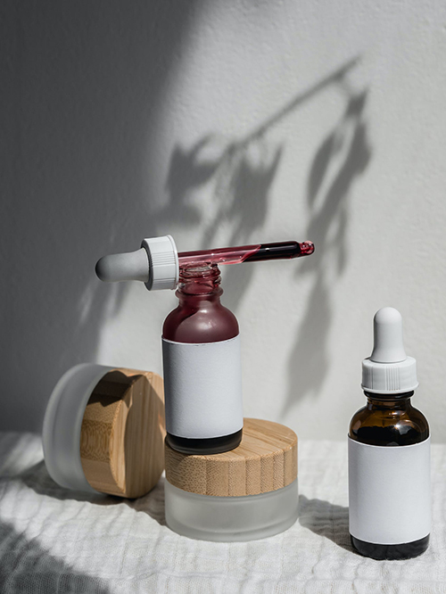 Помогают от акне, увлажняют, заживляют: 5 средств из аптеки, которые вам пригодятся.