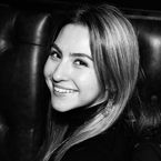 Растяжки связаны с генетикой, но профилактика все равно нужна: вот, какую схему ухода предлагает косметолог.