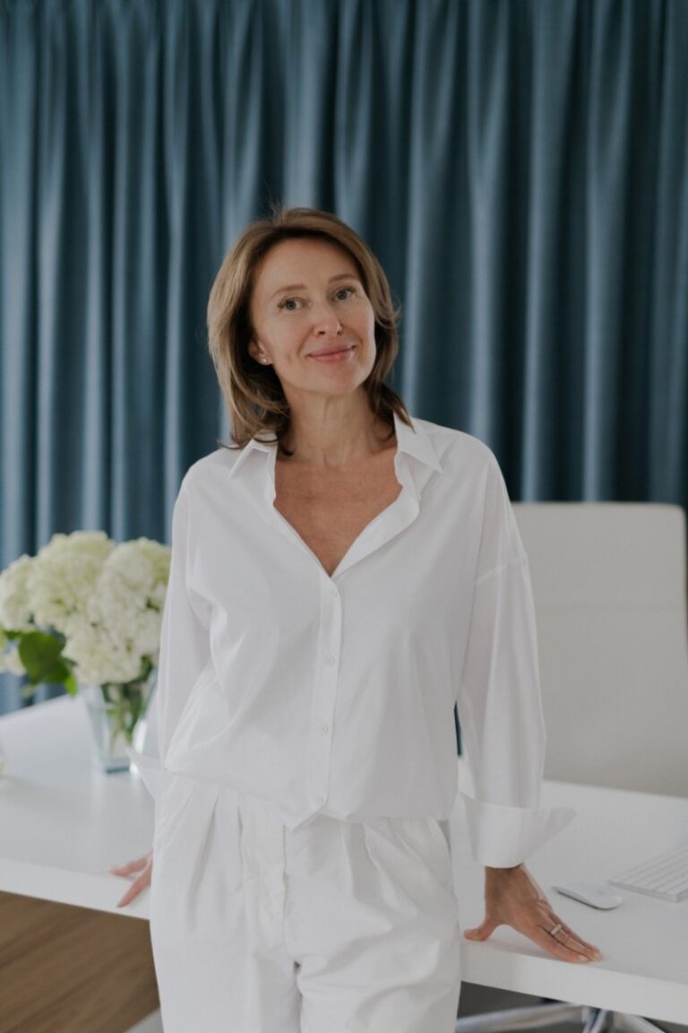 Я знаю слишком много о косметике: врач-косметолог Виктория Безносенко – о профсредствах и процедурах, которые делает сама.