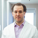 Коррекция «грустных глаз»: что это за операция и почему даже Белла Хадид — ее фанатка.