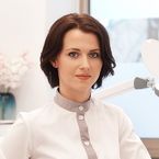 Все еще лечите воспаления маслом календулы? Косметолог объяснила, почему так делать не стоит.