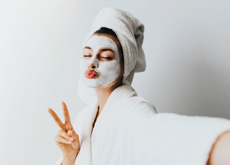 Личный опыт: как ухаживать за жирной кожей, чтобы отказаться от тонального крема.